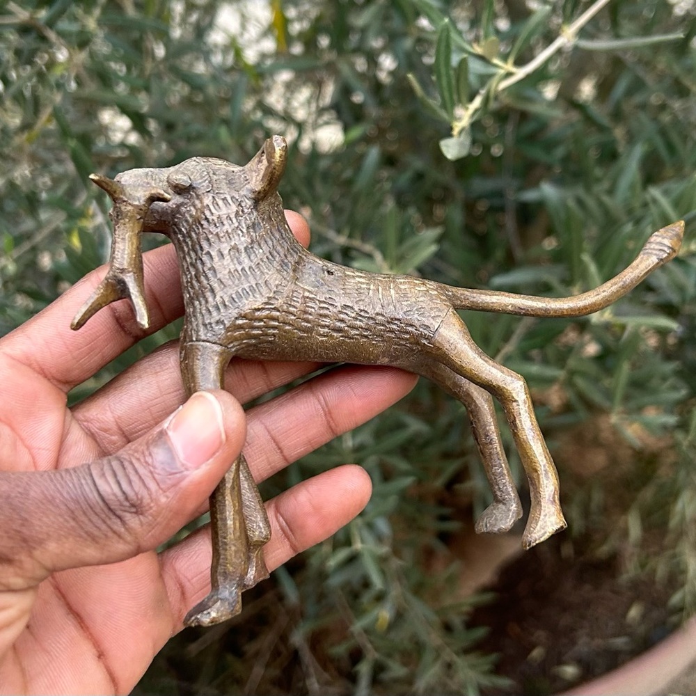 VTG 💯Bronze Handcrafted Lioness catching a prey 5.5”x4”